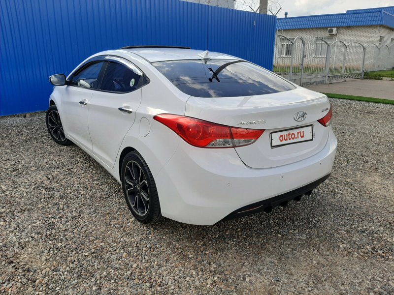 Hyundai Avante 2011