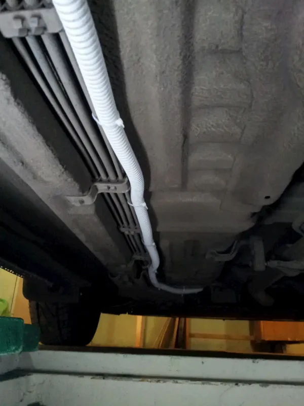 Hyundai Elantra 2009 днище