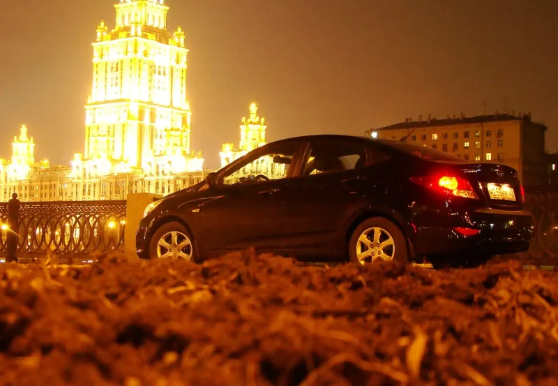 Hyundai Solaris ночью