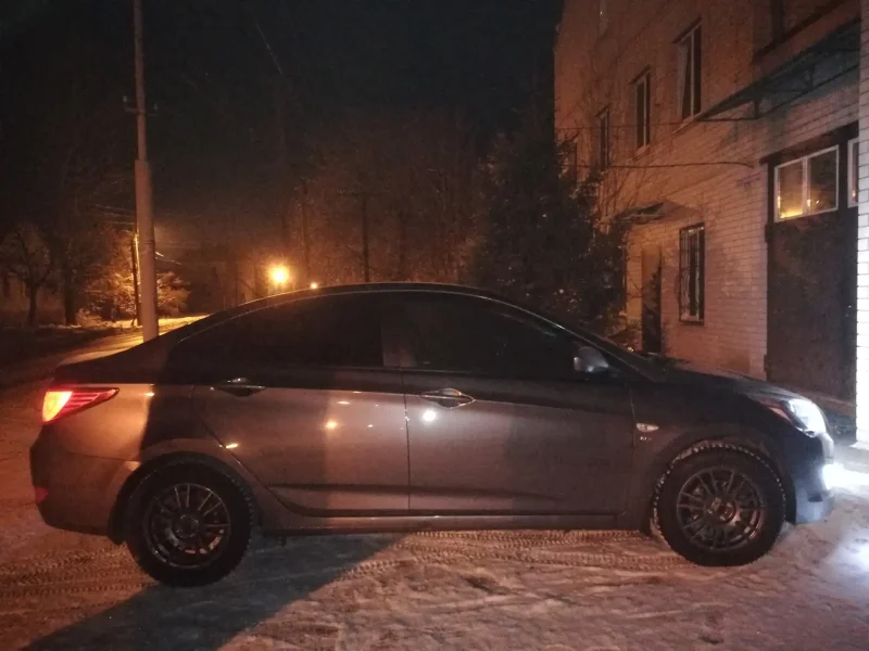 Хендай Солярис зимой ночью