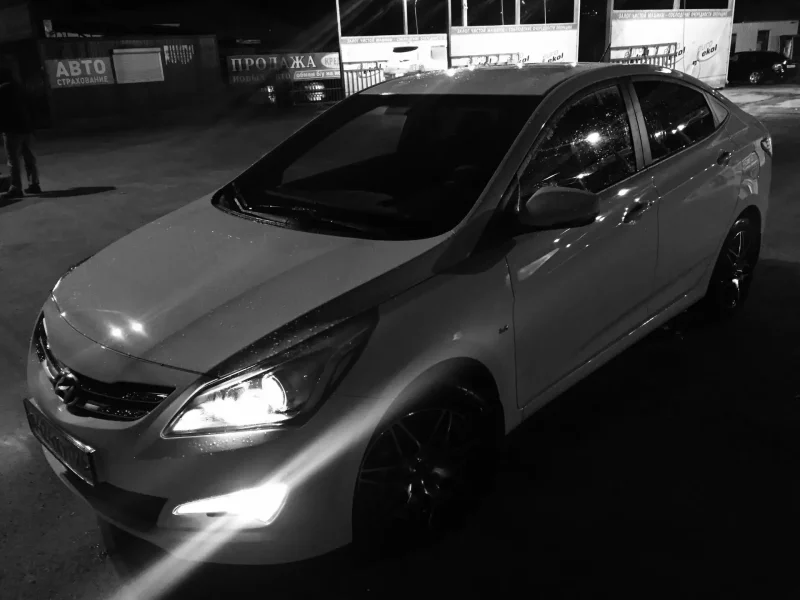 Hyundai Solaris 2015 ночью