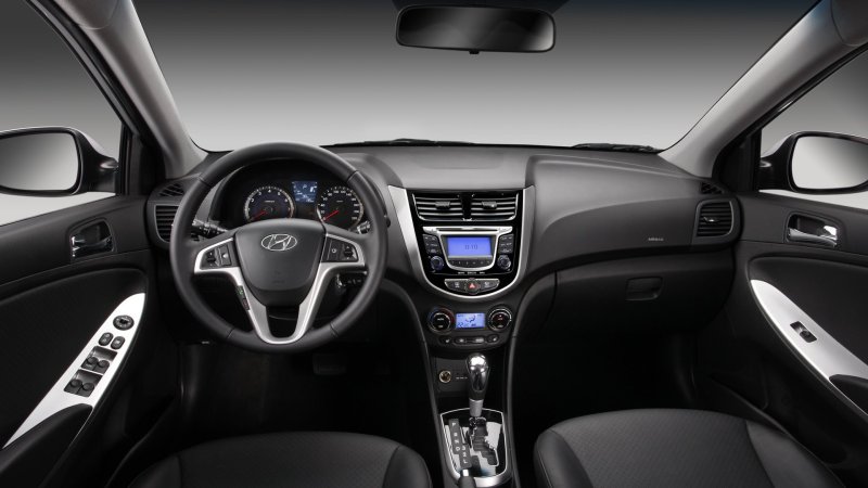 Hyundai Solaris 2016 хэтчбек внутри