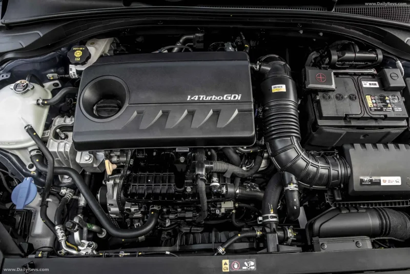 Hyundai i30 подкапотка