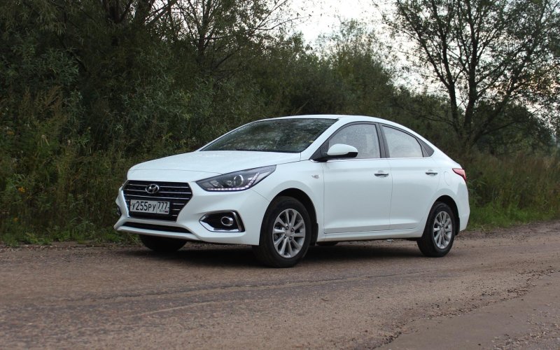 Hyundai Solaris 2017 оранжевый