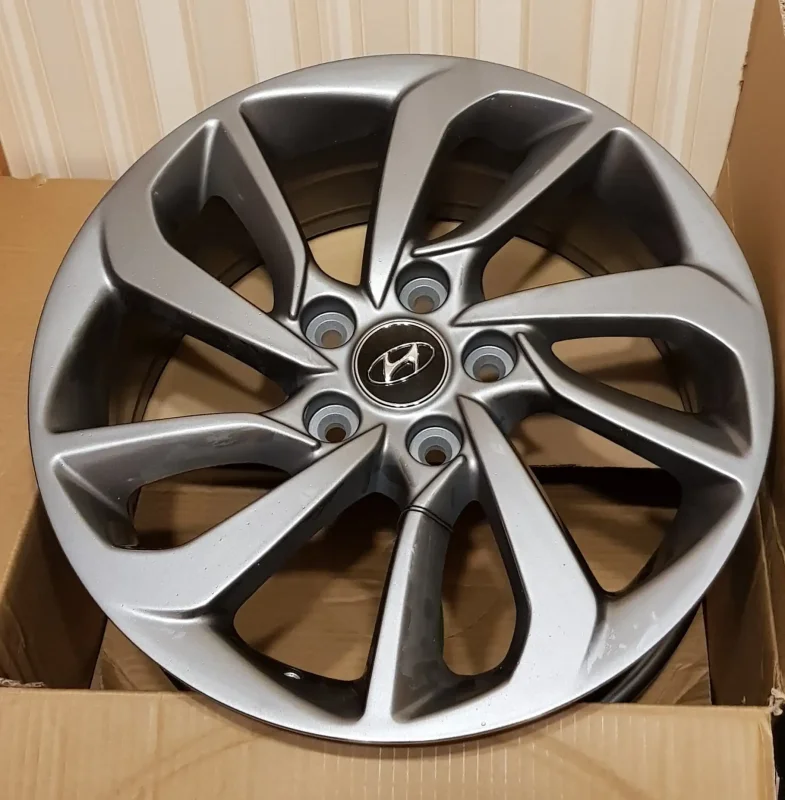 Оригинальные литые диски r15 на Hyundai Solaris