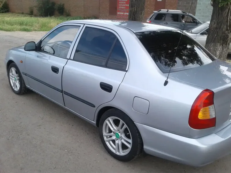 Hyundai Accent 2007 серебристый