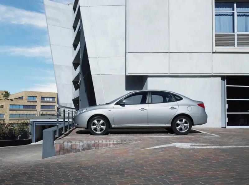 Hyundai Elantra 4