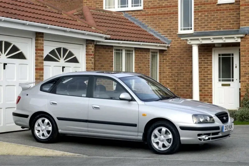 Hyundai Elantra 2003 хэтчбек