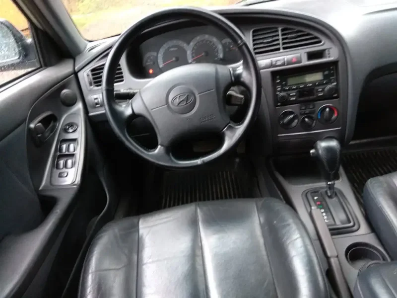 Hyundai Elantra XD белая