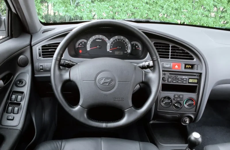 Hyundai Elantra 2001