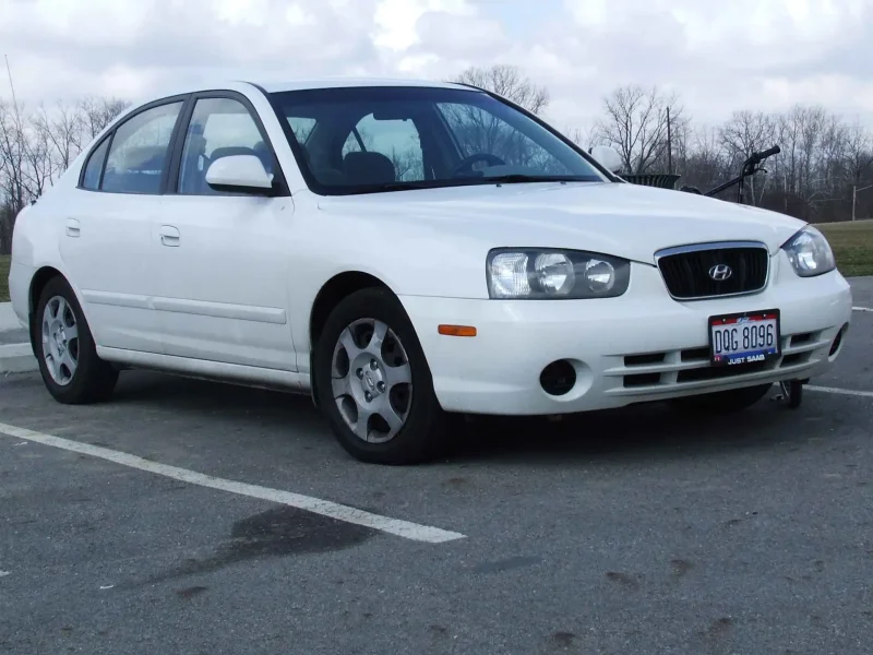 Hyundai Elantra 2002 хэтчбек