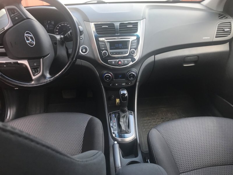 Hyundai Solaris 2015 салон автомат