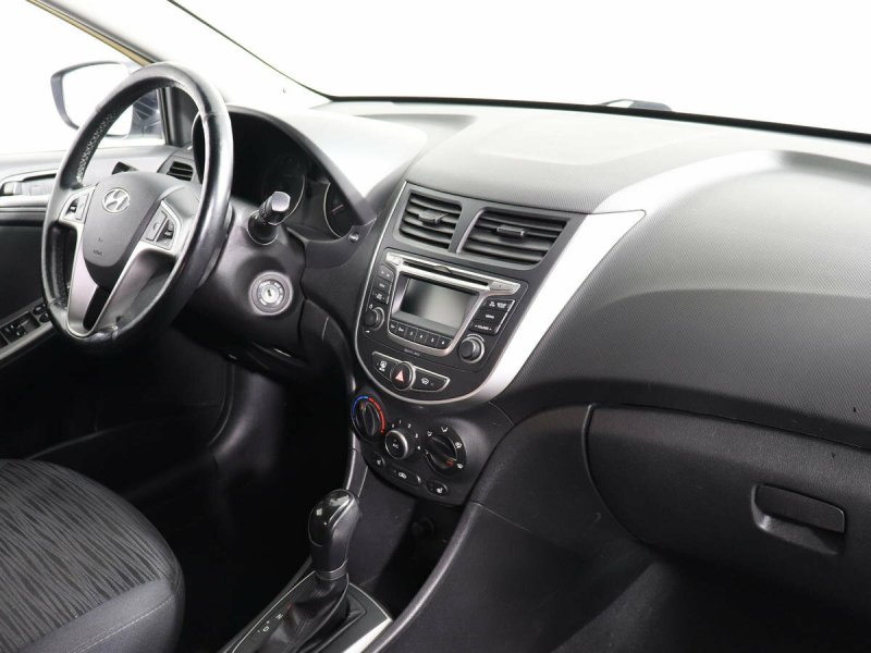 Hyundai Solaris 2015 салон автомат