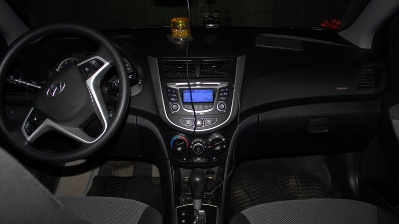 Хендай Солярис 1.6 автомат салон