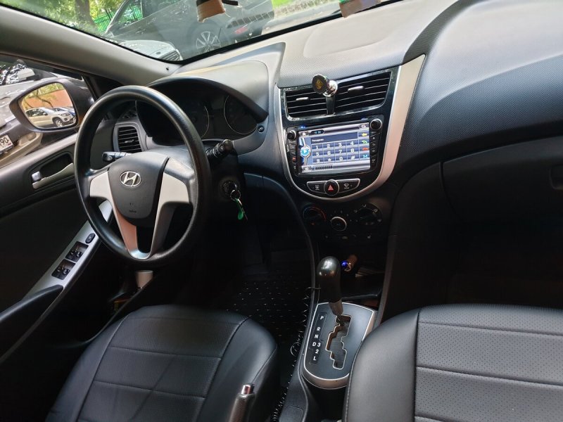 Hyundai Solaris 2013 салон