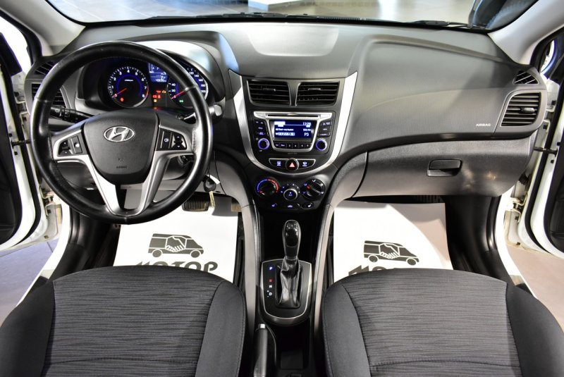 Hyundai Solaris 2015 салон