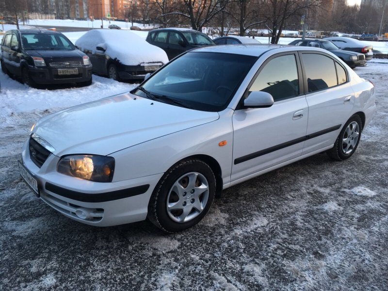 Hyundai Elantra красная 2002