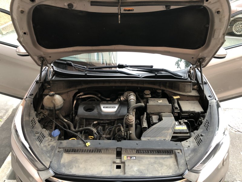 Моторный отсек Hyundai Tucson 2015 года