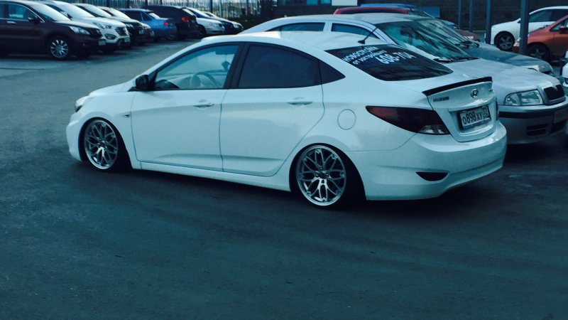 Hyundai Solaris 2015 sidan Tuning белый