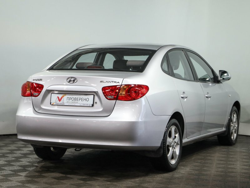 Hyundai Elantra 2008 салон