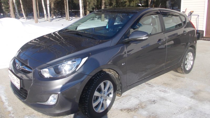 Hyundai Solaris 2012 темно серый