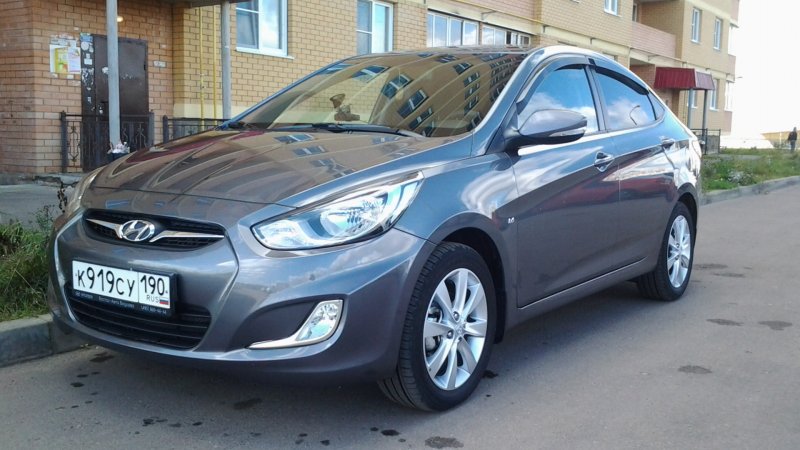 Hyundai Solaris серый