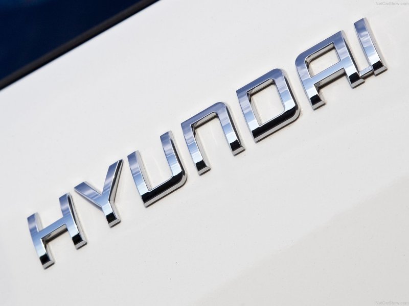 Задняя эмблема Hyundai Solaris 1