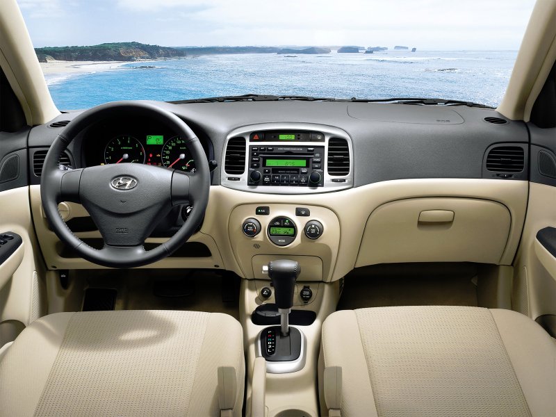 Hyundai Verna салон