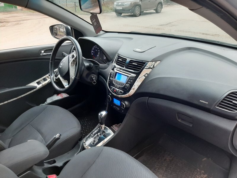 Hyundai Solaris 2012 хэтчбек салон