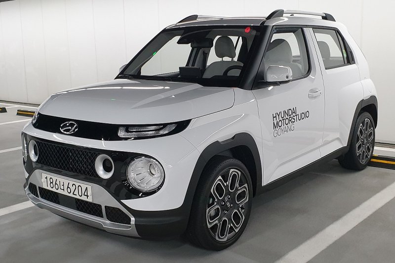 Hyundai saw Atlas White