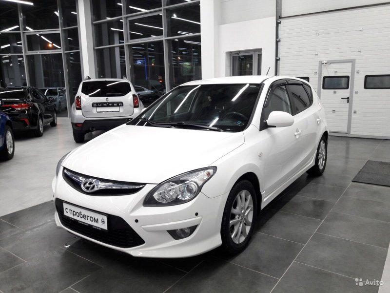 Хендай i30 2011 года белый цвет