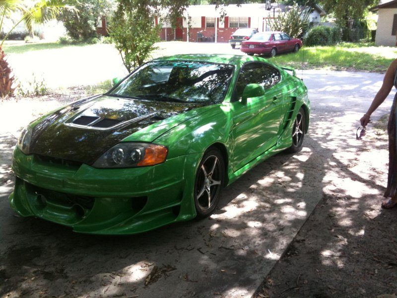 Hyundai Tiburon Green