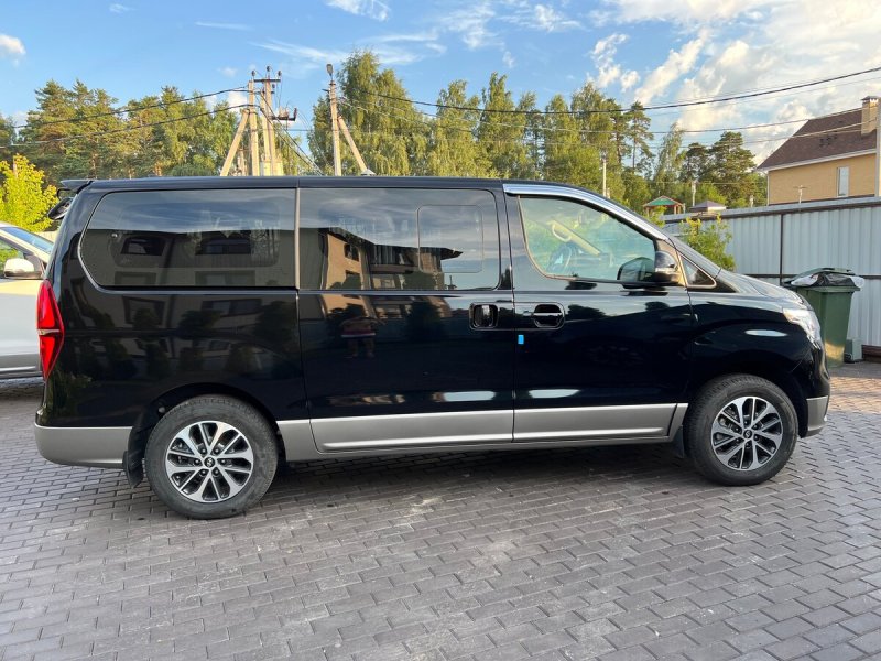 Hyundai Starex