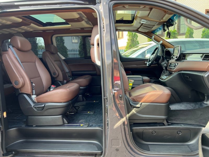 Grand Starex Limousine