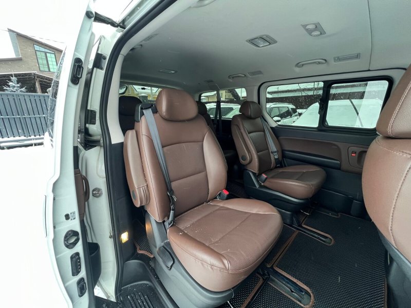 2023 Hyundai Grand Starex Urban