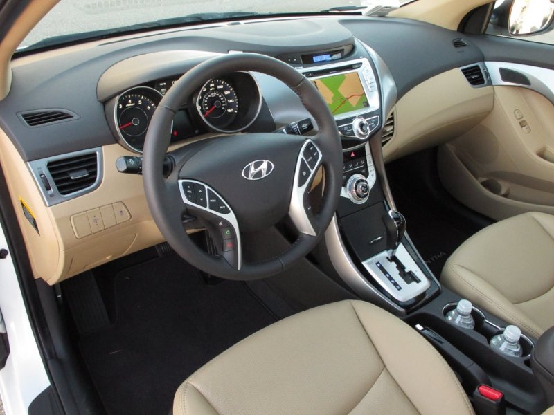 Hyundai Elantra 2011 салон
