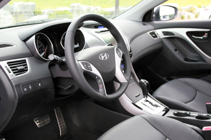 Hyundai Elantra 2011 салон