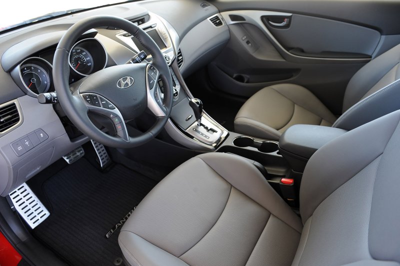 Hyundai Elantra 2014 салон