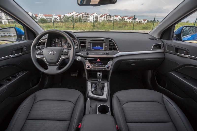 Elantra 2011 салон