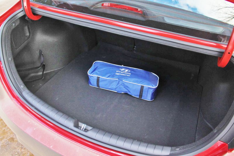 Hyundai Solaris 2011 хэтчбек багажник