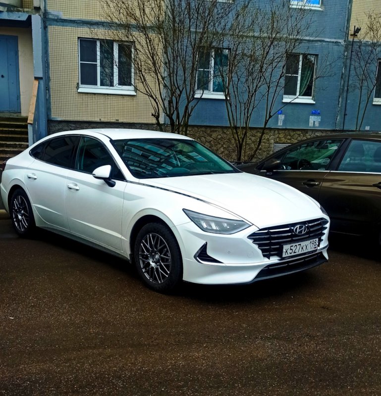 Баковой зданий вид Hyundai Sonata белый свет