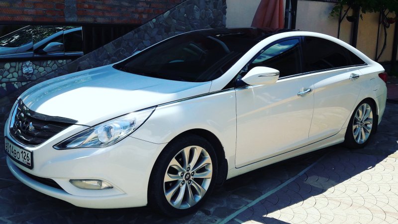 Hyundai Sonata 2011 White