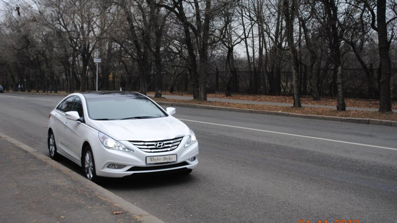 Hyundai Azera White