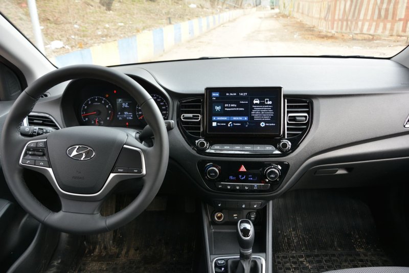 Hyundai Solaris vs Lada Vesta