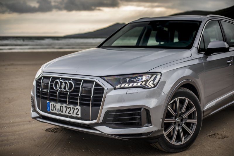Audi q8 салон