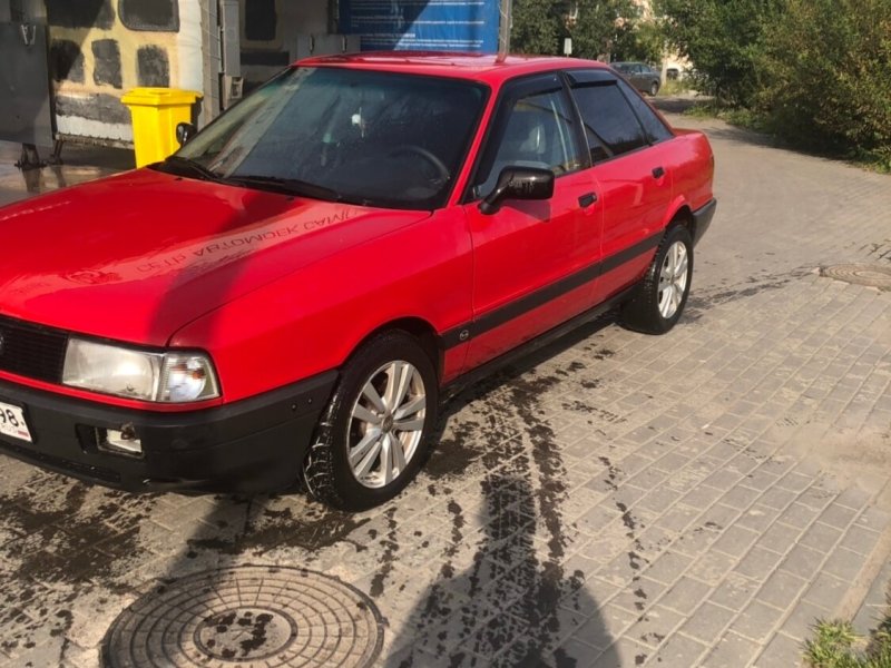 Ауди 80 красная