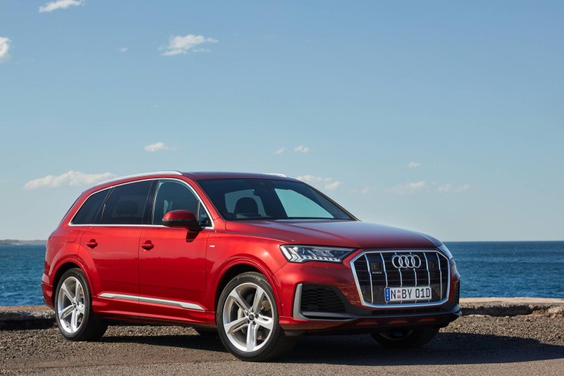 Ауди q7 2020