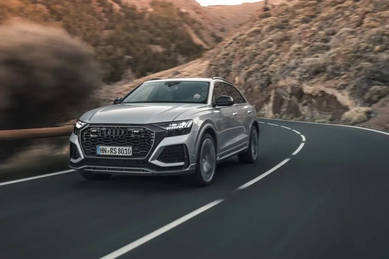 Audi q8 Золотая