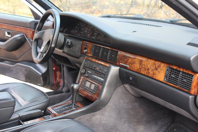 Audi v8 1990 года
