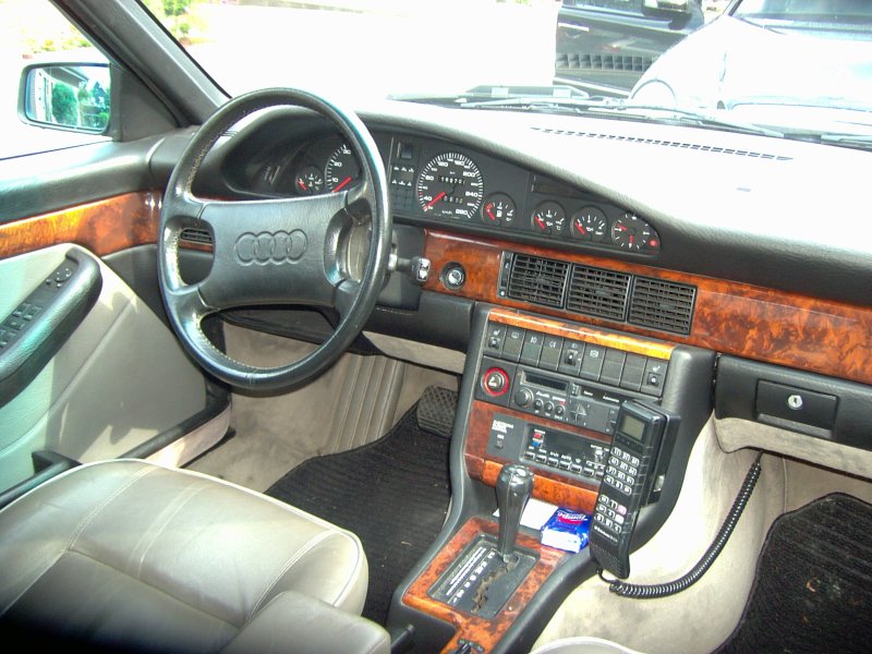 Audi v8, 1991 салон